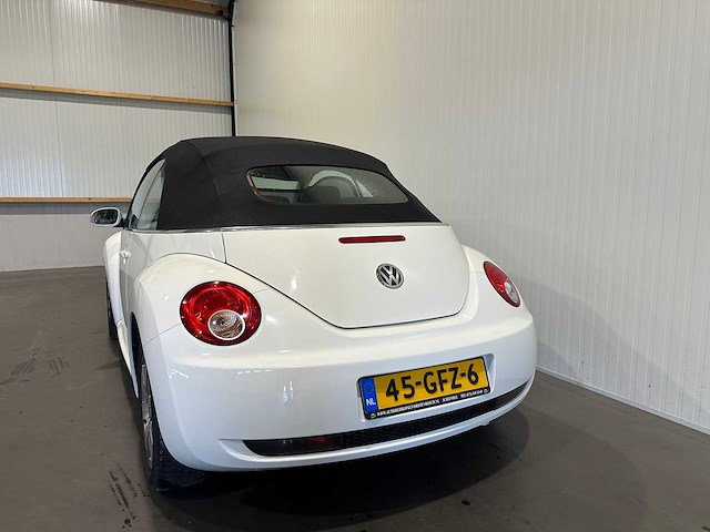 Volkswagen new beetle cabriolet 2.0 highline 45-gfz-6 - afbeelding 3 van  30