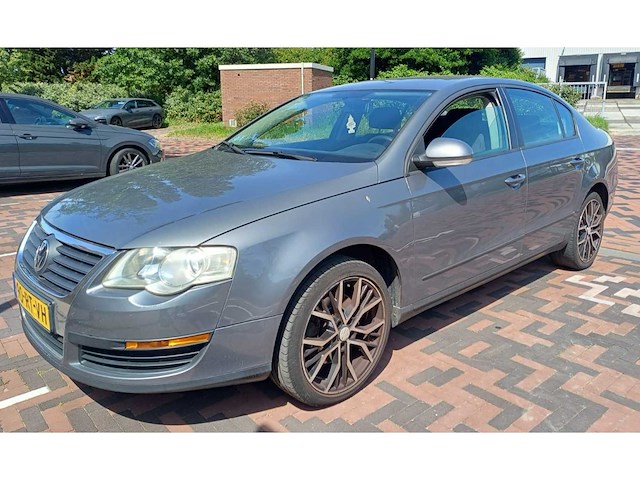 Volkswagen passat - 1.6 fsi trendline, 90-rt-vh - afbeelding 4 van  7