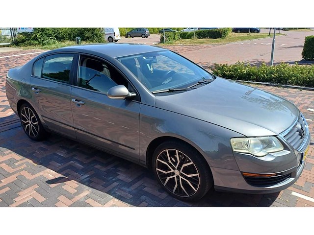 Volkswagen passat - 1.6 fsi trendline, 90-rt-vh - afbeelding 2 van  16