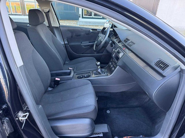 Volkswagen passat 1.6 fsi trendline, 02-sb-lk - afbeelding 3 van  15