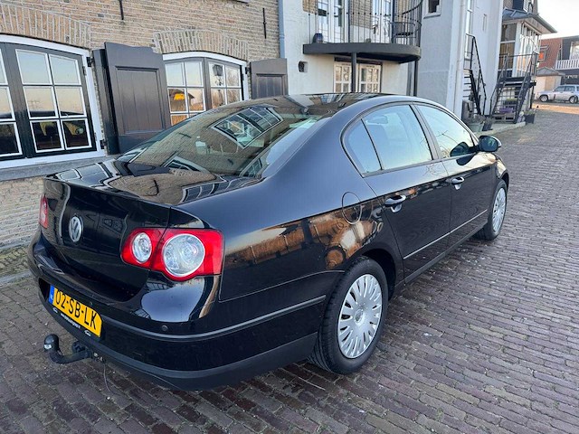 Volkswagen passat 1.6 fsi trendline, 02-sb-lk - afbeelding 3 van  15