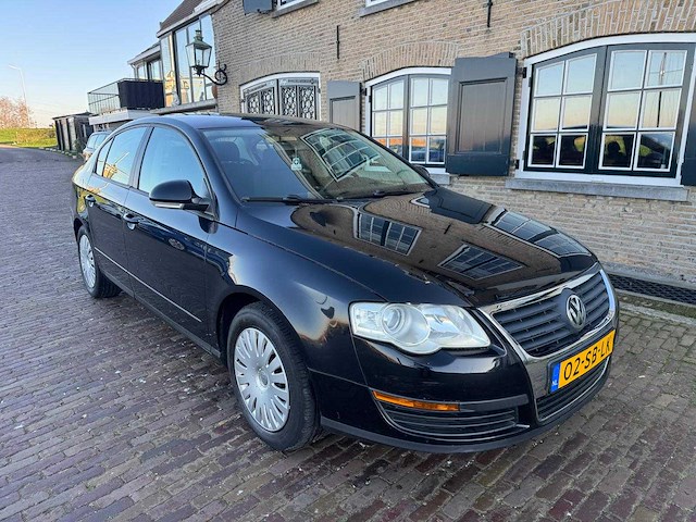 Volkswagen passat 1.6 fsi trendline lage km stand 02-sb-lk - afbeelding 5 van  15