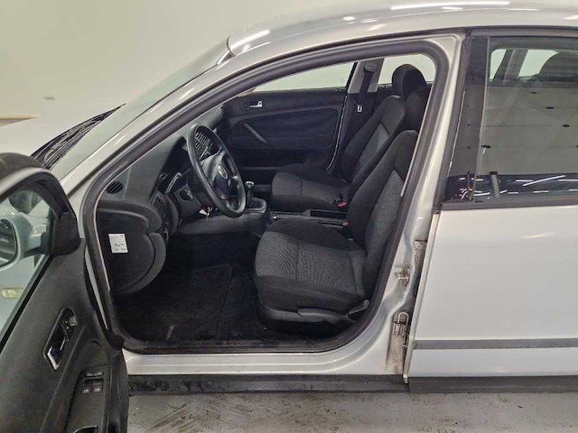 Volkswagen passat 1.6 , xt-vx-85 - afbeelding 6 van  17