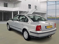 Volkswagen passat 1.6 , xt-vx-85 - afbeelding 12 van  17