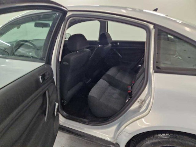 Volkswagen passat 1.6 , xt-vx-85 - afbeelding 14 van  17