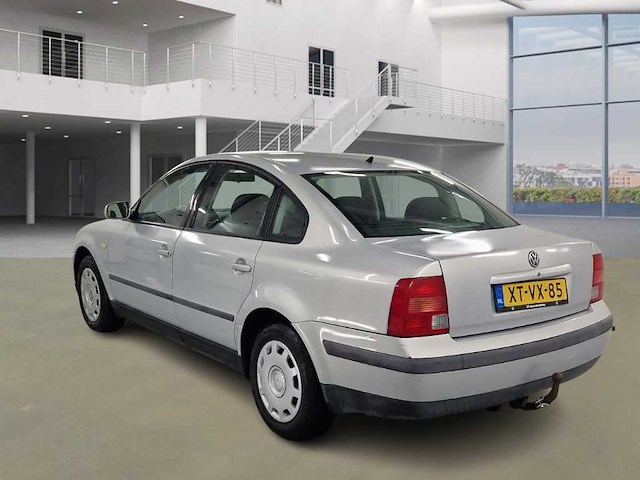 Volkswagen passat 1.6 , xt-vx-85 - afbeelding 12 van  17