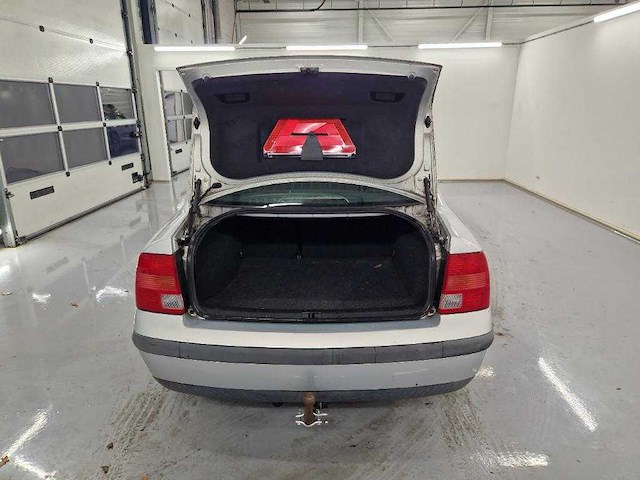 Volkswagen passat 1.6 , xt-vx-85 - afbeelding 7 van  17