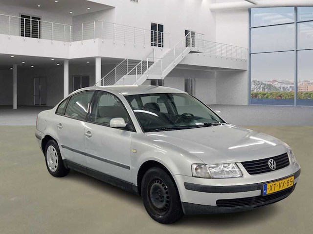 Volkswagen passat 1.6 , xt-vx-85 - afbeelding 10 van  17