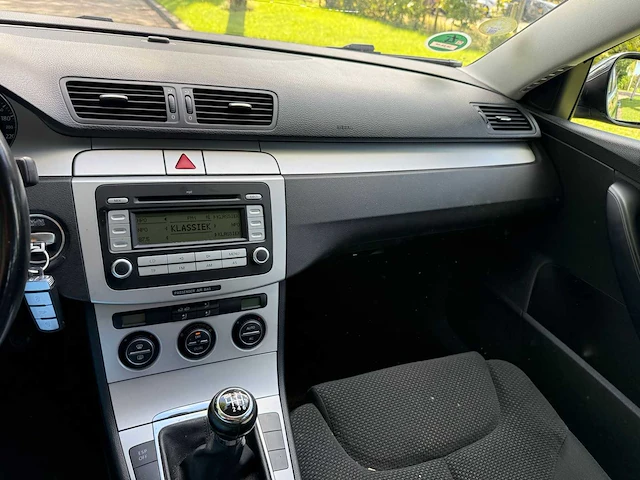 Volkswagen passat 1.8 tfsi comfortline, 38-zr-nf - afbeelding 2 van  17