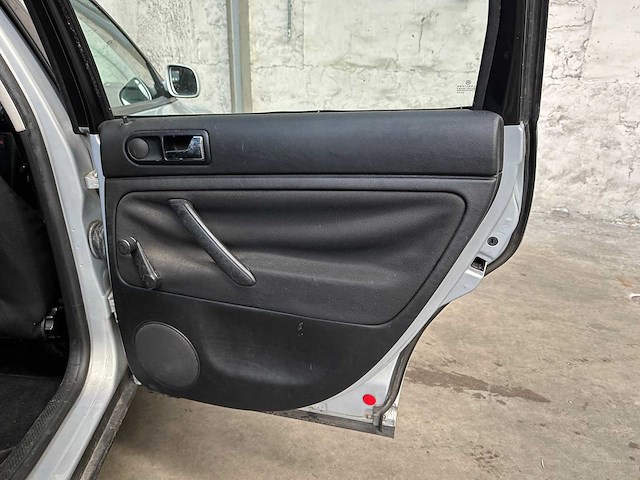 Volkswagen passat 1.9 tdi trendline 90pk 2000, 06-fd-ff - afbeelding 25 van  36