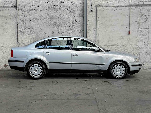 Volkswagen passat 1.9 tdi trendline 90pk 2000, 06-fd-ff - afbeelding 36 van  36