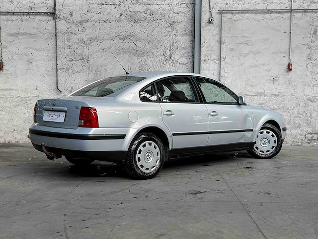 Volkswagen passat 1.9 tdi trendline 90pk 2000, 06-fd-ff - afbeelding 2 van  23
