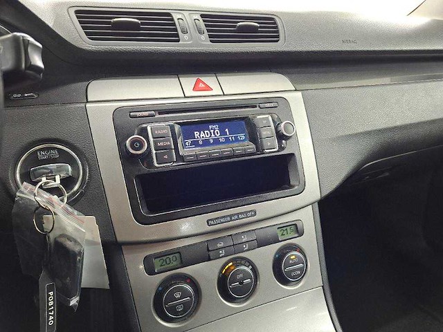 Volkswagen passat 2.0 fsi comfortline, 67-sf-zv - afbeelding 3 van  13