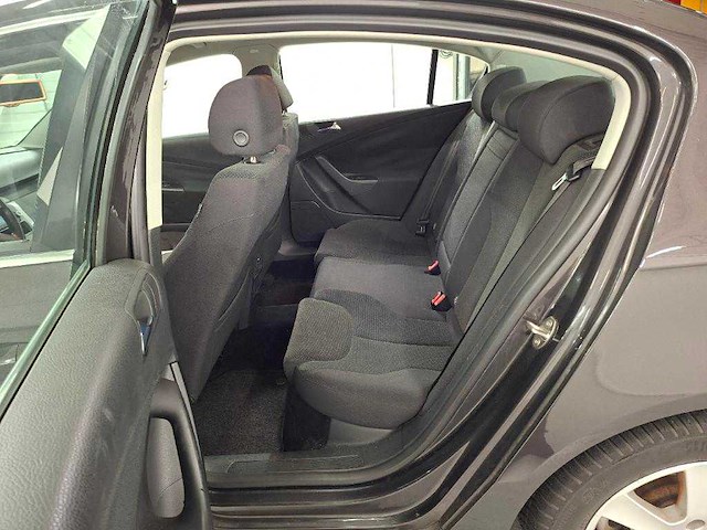 Volkswagen passat 2.0 fsi comfortline, 67-sf-zv - afbeelding 5 van  13