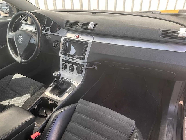 Volkswagen passat 2.0 fsi highline, 17-rk-rf - afbeelding 2 van  17