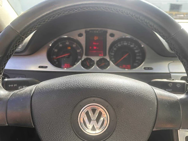 Volkswagen passat 2.0 fsi highline, 17-rk-rf - afbeelding 3 van  17