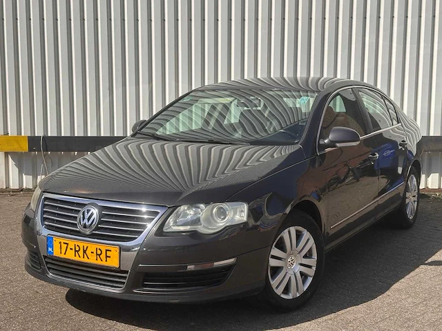 Volkswagen passat 2.0 fsi highline, 17-rk-rf - afbeelding 1 van  17