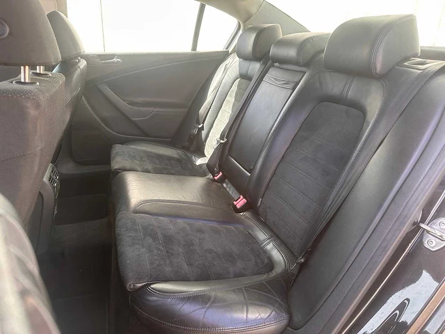 Volkswagen passat 2.0 fsi highline, 17-rk-rf - afbeelding 16 van  17