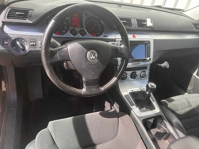 Volkswagen passat 2.0 fsi highline, 17-rk-rf - afbeelding 17 van  17
