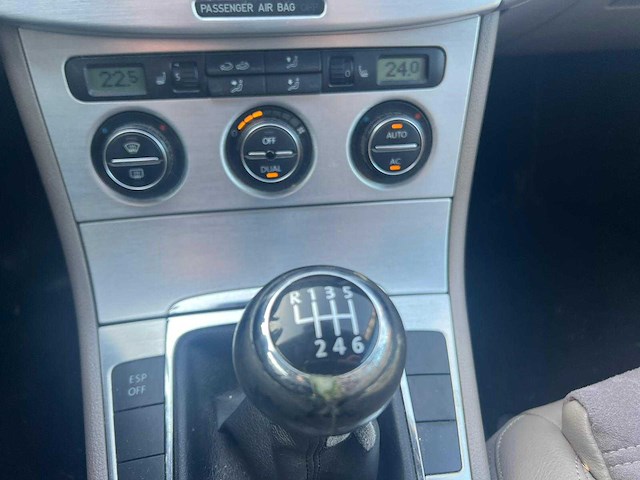 Volkswagen passat variant - 2.0 tdi highline, 95-hsg-6 - afbeelding 5 van  16