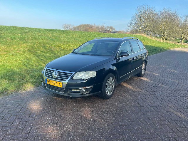 Volkswagen passat variant - 2.0 tdi highline, 95-hsg-6 - afbeelding 1 van  16
