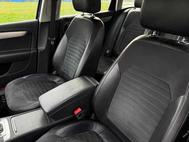 Volkswagen passat variant 1.4 tsi highline bluemotion automaat; 93-snv-1 - afbeelding 15 van  18