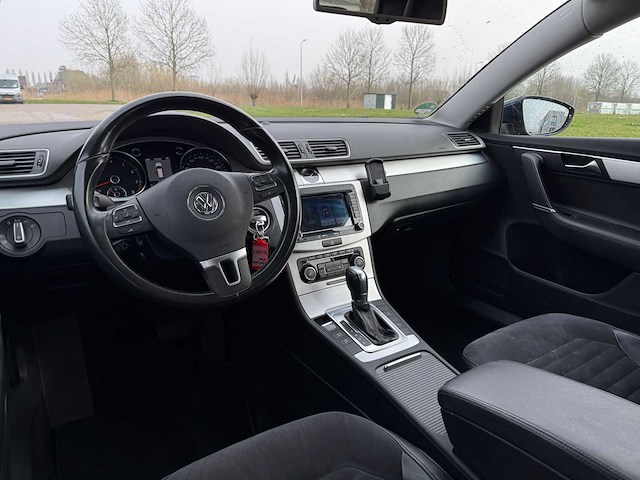 Volkswagen passat variant 1.4 tsi highline bluemotion automaat; 93-snv-1 - afbeelding 13 van  18