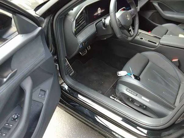 Volkswagen passat variant 1.5 ehybrid 272pk automaat 2025 garantie 2030 - afbeelding 13 van  38