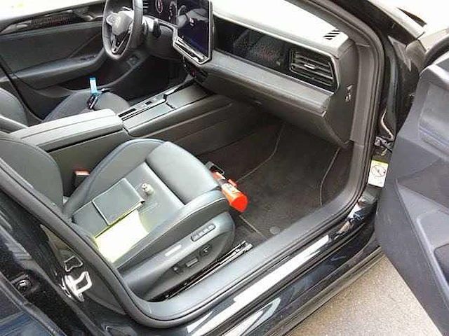Volkswagen passat variant 1.5 ehybrid 272pk automaat 2025 garantie 2030 - afbeelding 16 van  38