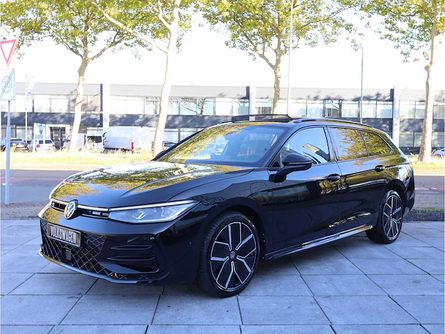 Volkswagen passat variant 1.5 ehybrid phev 272pk automaat 2025 hybride benzine garantie 2030 - afbeelding 32 van  70