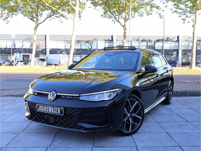 Volkswagen passat variant 1.5 ehybrid phev 272pk automaat 2025 hybride benzine garantie 2030 - afbeelding 1 van  80