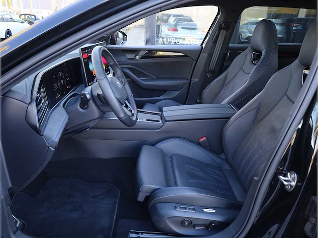Volkswagen passat variant 1.5 ehybrid phev 272pk automaat 2025 hybride benzine garantie 2030 - afbeelding 15 van  80