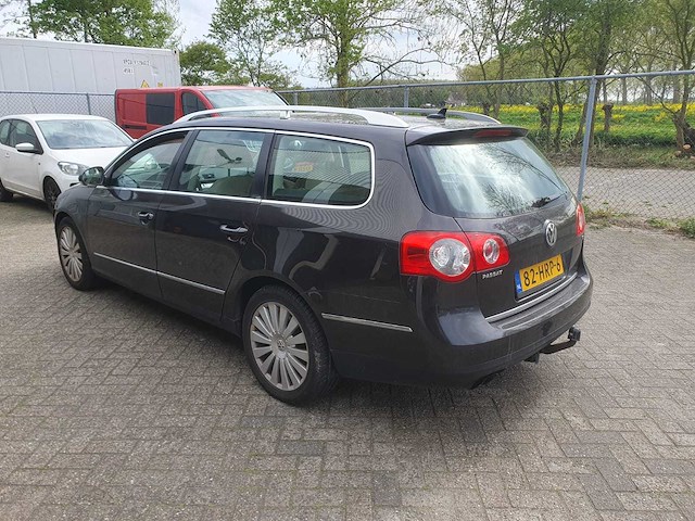 Volkswagen passat variant 1.8 tfsi highlin, 82-hrp-6 - afbeelding 2 van  4