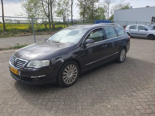 Volkswagen passat variant 1.8 tfsi highlin, 82-hrp-6 - afbeelding 2 van  8
