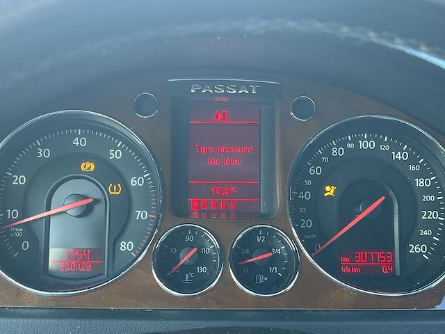 Volkswagen passat variant 3.2 v6 highline 4motion 2007 | 93-xb-kr - afbeelding 17 van  26