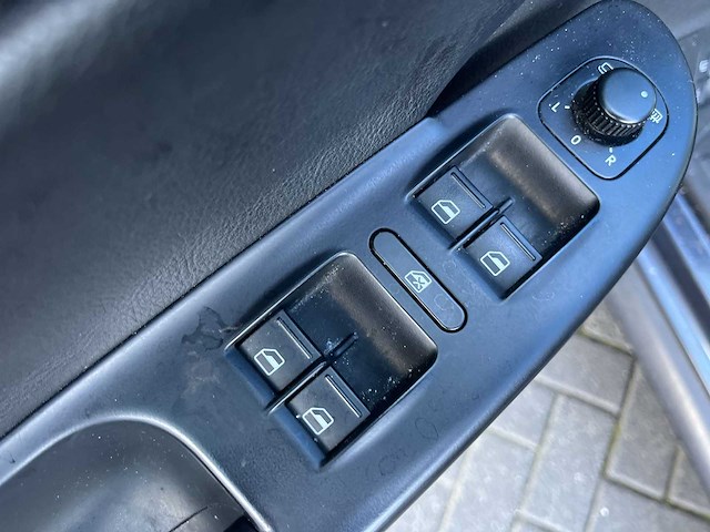 Volkswagen passat variant 3.2 v6 highline 4motion 2007 | 93-xb-kr - afbeelding 27 van  28