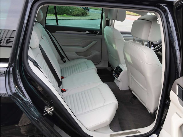 Volkswagen passat variant gte 1.4 tsi phev 218pk automaat 2022 - afbeelding 32 van  47