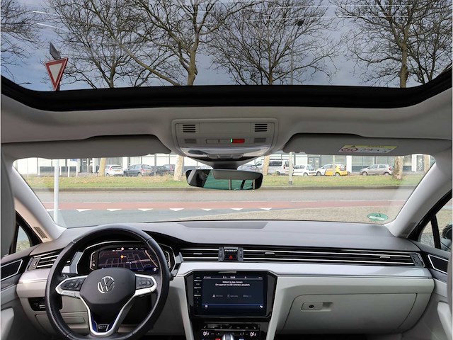 Volkswagen passat variant gte 1.4 tsi phev 218pk automaat 2022 - afbeelding 13 van  47