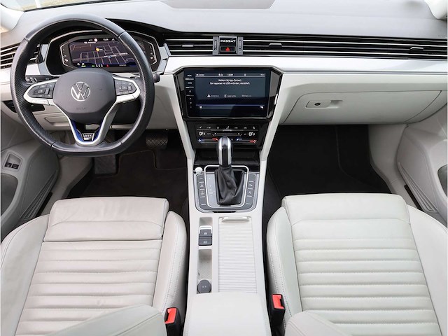 Volkswagen passat variant gte 1.4 tsi phev 218pk automaat 2022 - afbeelding 11 van  47
