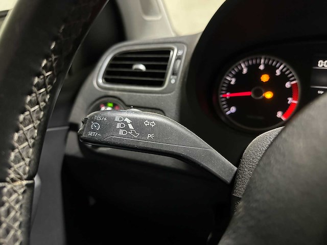 Volkswagen polo 1.2-12v bluemotion comfortline 68pk 2011, sn-396-h - afbeelding 9 van  34