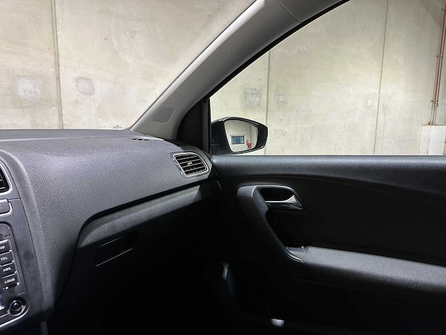 Volkswagen polo 1.2-12v bluemotion comfortline 68pk 2011, sn-396-h - afbeelding 13 van  34