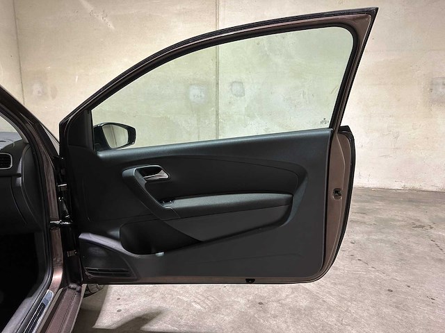 Volkswagen polo 1.2-12v bluemotion comfortline 68pk 2011, sn-396-h - afbeelding 17 van  34