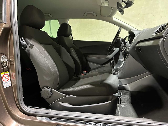 Volkswagen polo 1.2-12v bluemotion comfortline 68pk 2011, sn-396-h - afbeelding 9 van  10