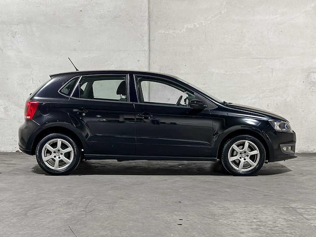Volkswagen polo 1.2-12v bluemotion trendline 68pk 2011, zl-666-l - afbeelding 9 van  42