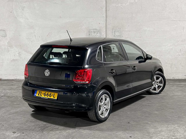 Volkswagen polo 1.2-12v bluemotion trendline 68pk 2011, zl-666-l - afbeelding 3 van  42