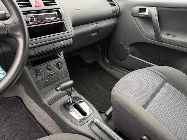 Volkswagen polo 1.4-16v comfortline , 02-gt-rv - afbeelding 4 van  11