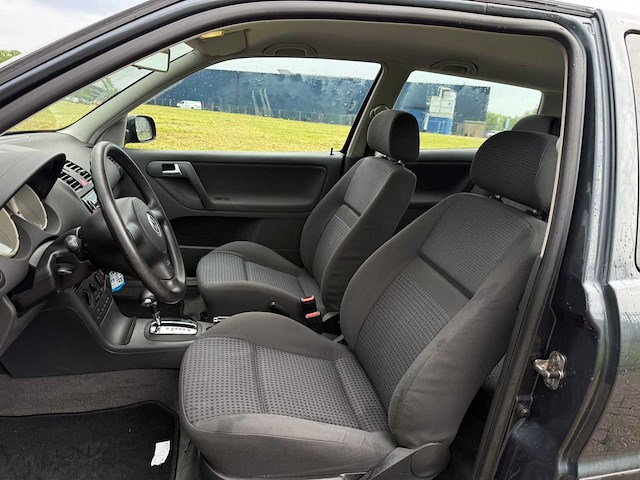 Volkswagen polo 1.4-16v comfortline , 02-gt-rv - afbeelding 11 van  13