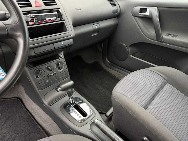 Volkswagen polo 1.4-16v comfortline , 02-gt-rv - afbeelding 4 van  17