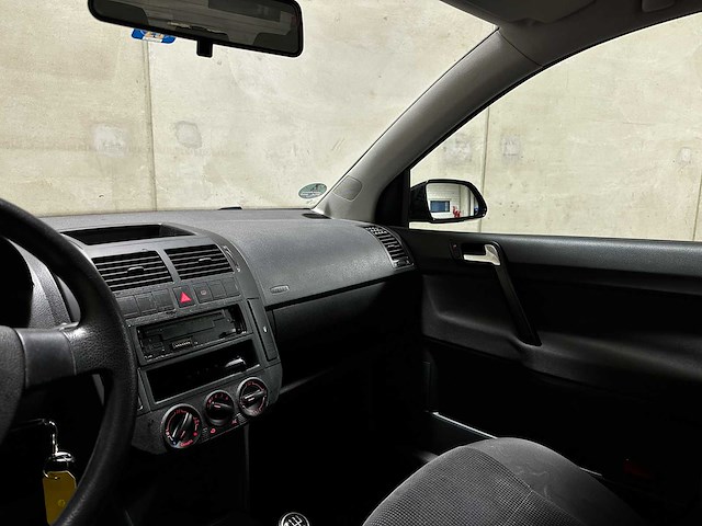 Volkswagen polo 1.4-16v comfortline 80pk 2009 (origineel-nl), 86-hnz-2 - afbeelding 15 van  64