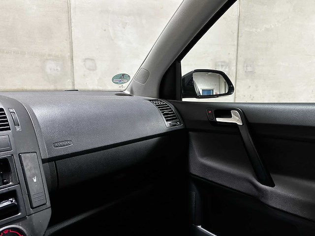 Volkswagen polo 1.4-16v comfortline 80pk 2009 (origineel-nl), 86-hnz-2 - afbeelding 16 van  64